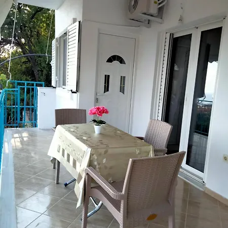 Apartment Konstadin In Piqeras