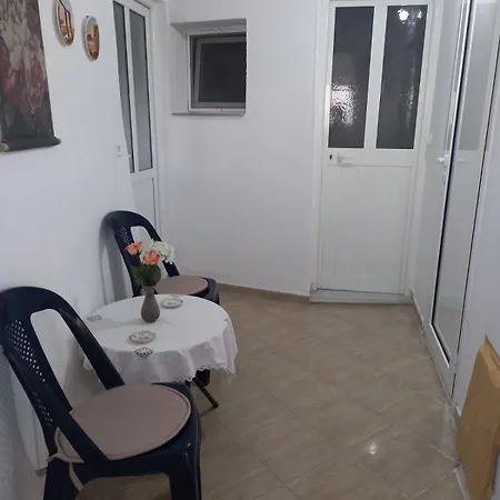 Konstadin In * Piqeras